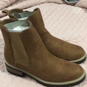 NWOT Universal Thread Ankle boots